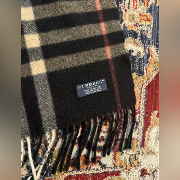 Burberry Cashmere Scarf Black Nova Check 6 Feet 8 Inches Large Scarf - Picture 3 of 3